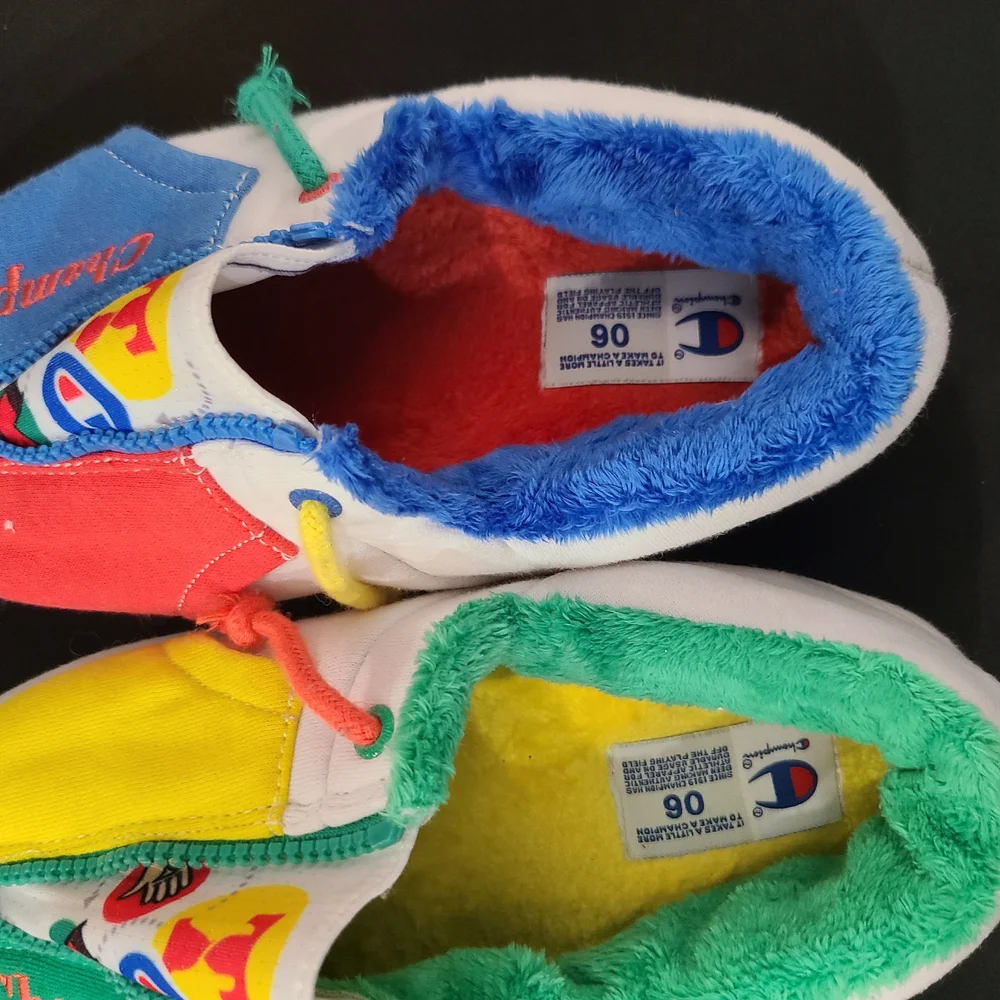 Champion X Twister slippers Size 6 Youth Rare